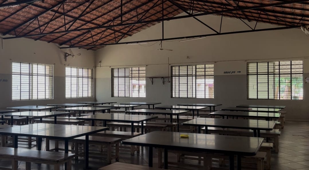 The dining hall at Mandaara Public School, with rows of tables and bench seating under a tiled roof.